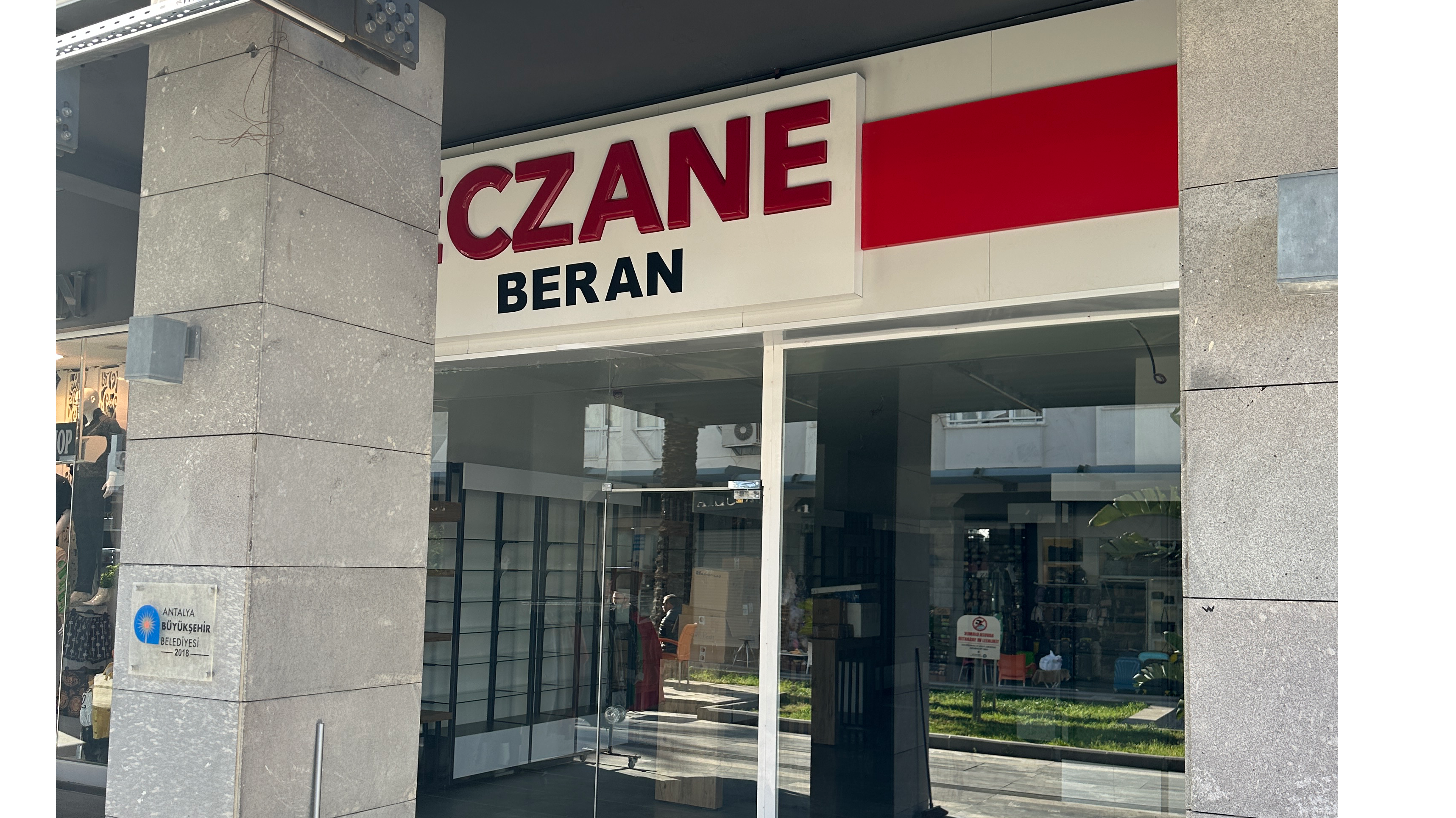 Antalya / Kemer ilçesindeki BERAN ECZANESİ eczanesine ait resim